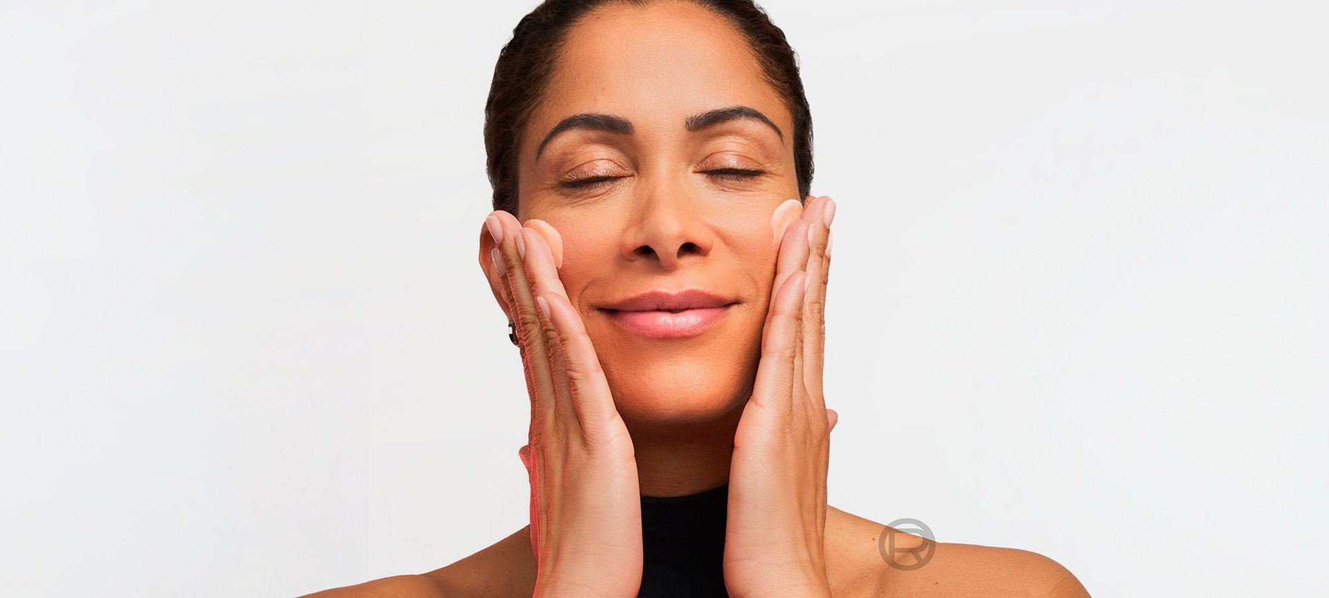 20250108 Oap Revitalift Laser Melasyl Creamy Serum Application On Face 2000x900 RGB