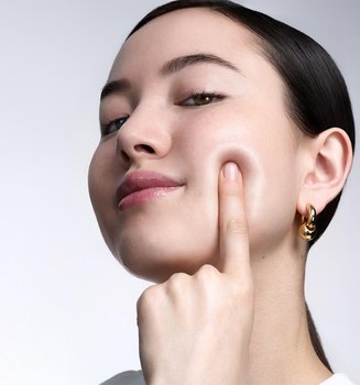 20252403 Oap Revitalift Filler Glass Skin Asset10 Na Dmi Na Na Digital Dmi Landscape