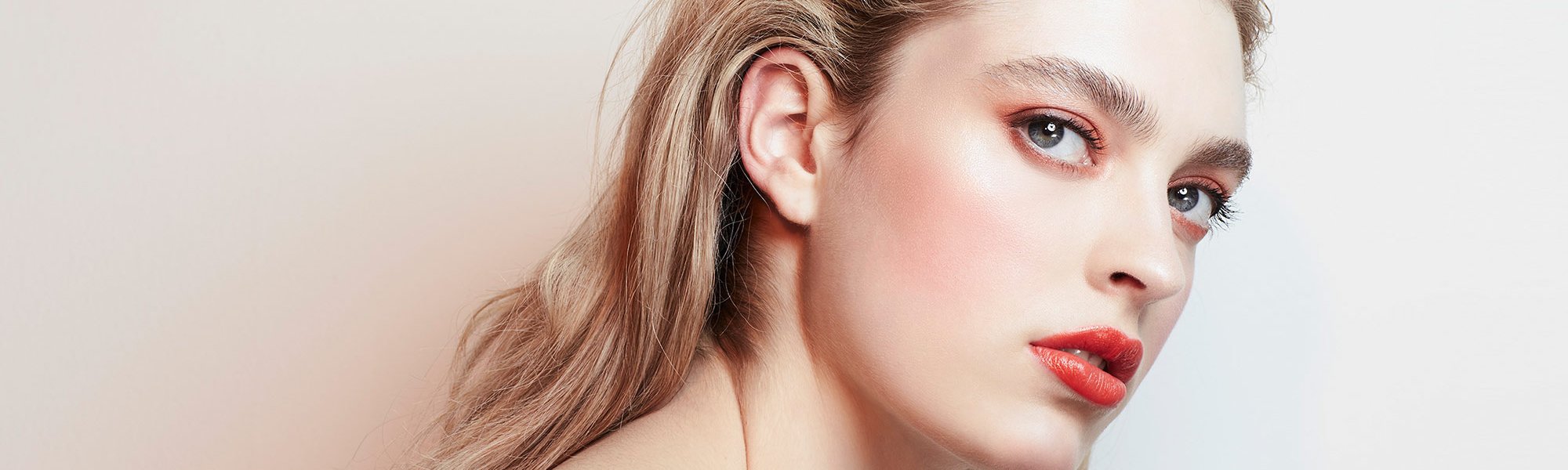 How To Pull Off The Monochromatic Makeup Trend