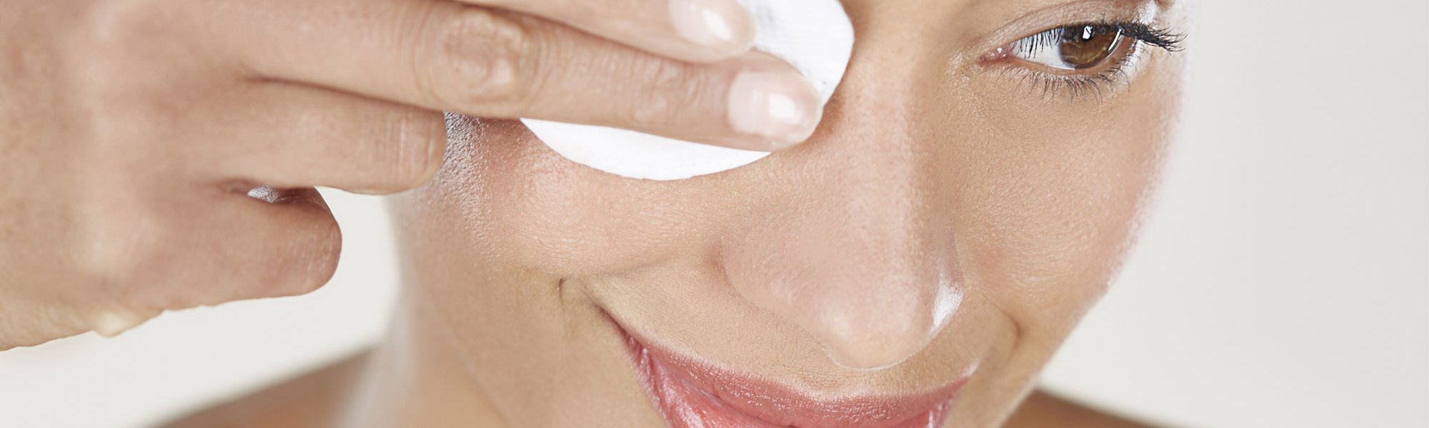 Take Off Your Makeup The Right Way With Makeup Remover