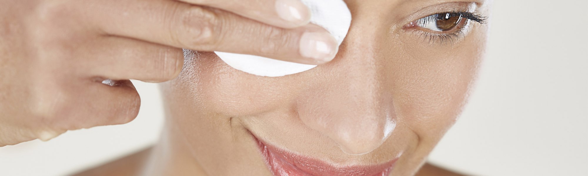 Take Off Your Makeup The Right Way With Makeup Remover