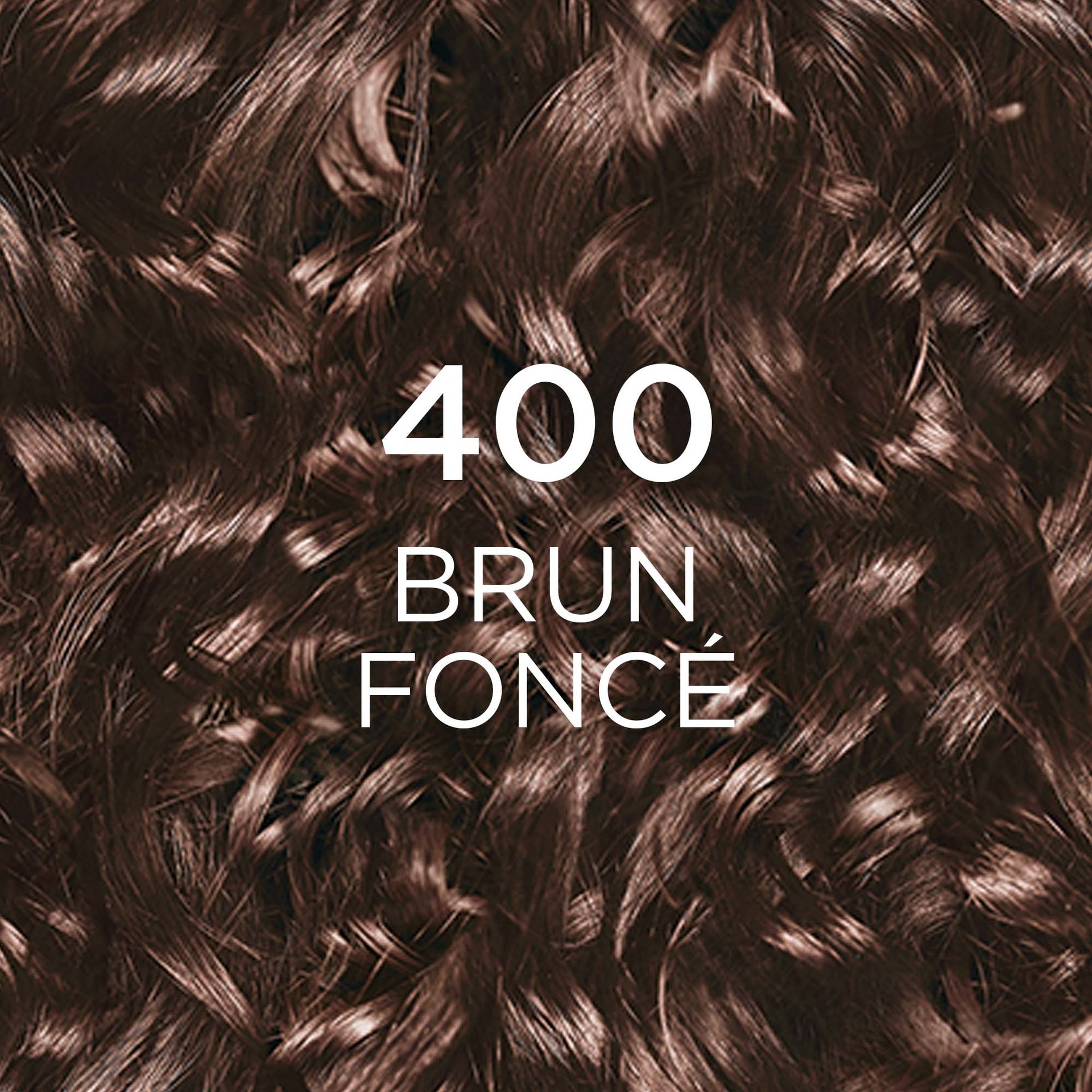 Un gros plan de cheveux ondulés brun foncé, avec le texte '400 DARK BROWN' superposé en blanc. Les cheveux présentent des tons bruns riches et profonds avec des reflets naturels.