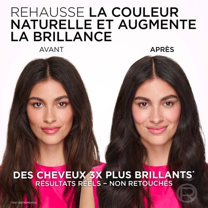 Une image divisée montrant les cheveux et l'expression faciale d'une femme avant et après un traitement visant à rehausser la couleur naturelle et à augmenter la brillance. À gauche, étiqueté "BEFORE" (AVANT), elle a de longs cheveux ondulés châtain foncé qui semblent un peu secs et moins éclatants, avec une expression neutre. À droite, étiqueté "AFTER" (APRÈS), ses cheveux sont d'un châtain foncé plus riche et plus profond avec un éclat brillant notable et des ondulations plus définies. Elle sourit doucement, et son teint est frais avec un léger rosissement. Le texte en haut indique : "ENHANCE NATURAL COLOUR & BOOST SHINE" (AMÉLIORER LA COULEUR NATURELLE ET BOOSTER L'ÉCLAT). Sous les images, il est écrit : "3X GLOSSIER HAIR*" (CHEVEUX 3X PLUS BRILLANTS*) et "REAL RESULTS - NOT RETOUCHED" (RÉSULTATS RÉELS - NON RETOUCHÉS), avec un astérisque précisant "*INSTRUMENTAL TEST" (TEST INSTRUMENTAL).