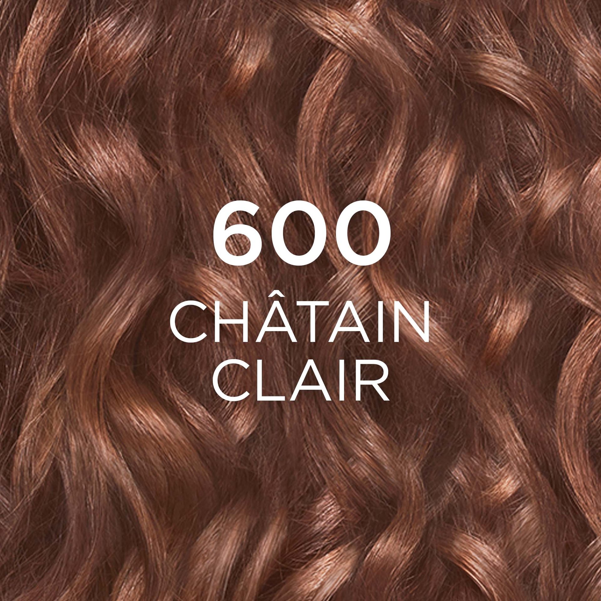 Gros plan sur une mèche de cheveux longs et lisses, d'une couleur "600 CHÂTAIN CLAIR". 
