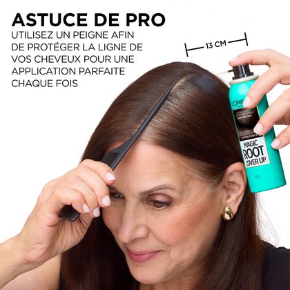 Comparaison avant-après du visage d'une femme utilisant le spray Magic Root Cover Up. À gauche (Before), les racines au sommet du front sont légèrement clairsemées. À droite (After), après application de la teinte Châtain Foncé, la chevelure paraît plus dense et uniforme. Le slogan indique 'FULLER-LOOKING HAIR'