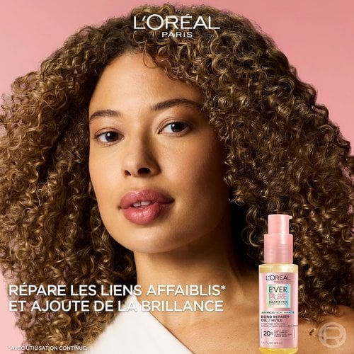 Une mannequin aux cheveux bouclés à côté de l'huile EverPure Bond Repair. Texte superposé : « Répare les liens capillaires affaiblis, scelle la fibre avec de la brillance ».