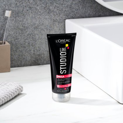 L'Oréal Paris Studio Line Gel coiffant MEGA à tenue très forte, image lifestyle