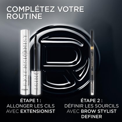 Deux produits L'Oréal sur un fond sombre : un mascara "Telescopic Extensionist" argenté et un crayon "Brow Stylist Definer" noir. Le texte indique "COMPLÉTEZ VOTRE ROUTINE" avec "ÉTAPE 1 : ALLONGER LES CILS AVEC EXTENSIONIST" et "ÉTAPE 2 : DÉFINIR LES SOURCILS AVEC BROW STYLIST DEFINER".