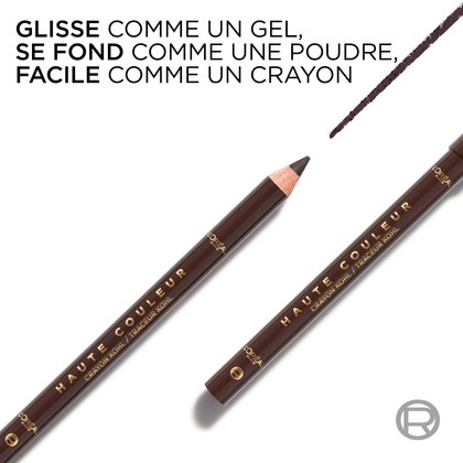 Gros plan du crayon brun soulignant sa formule crémeuse facile à utiliser.