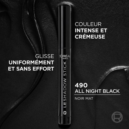 Une image promotionnelle montrant le bâton de fard et un trait de pigment audacieux avec le texte : « Glisse sans effort et uniformément. »