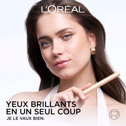 Gros plan beauté d'un mannequin : « Des yeux qui brillent en un seul passage. »