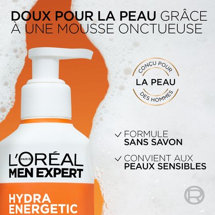 Un gros plan de la pompe et du goulot du flacon Hydra Energetic sur fond de mousse. Les points forts du texte incluent : « DOUX POUR LA PEAU AVEC UNE MOUSSE LÉGÈRE », « FORMULÉ POUR LA PEAU DES HOMMES », « FORMULE SANS SAVON » et « CONVIENT AUX PEAUX SENSIBLES ».