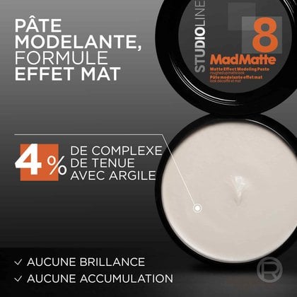 Présentation de l'emballage et de la texture du produit avec le texte indiquant « PÂTE MODELANTE, FORMULE EFFET MAT », « 4 % DE COMPLEXE DE TENUE AVEC ARGILE », « AUCUNE BRILLANCE » et « AUCUNE ACCUMULATION ».