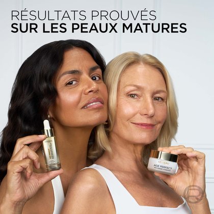 Portrait de deux femmes matures souriantes de carnations et types de cheveux différents, affichant une peau ferme et d'apparence saine. Le texte indique : « RÉSULTATS ÉVALUÉS SUR PEAUX MATURES. »